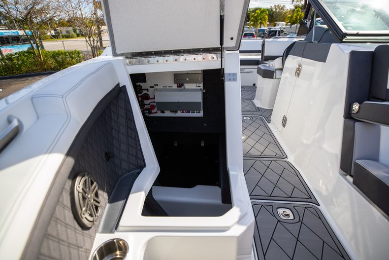 Thumbnail 59 for New 2021 Cobalt R6 boat for sale in Miami, FL