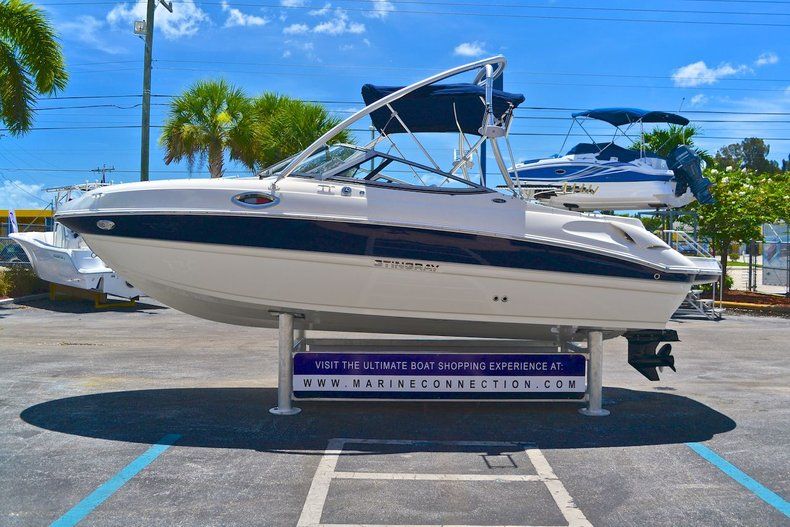 Thumbnail 4 for New 2013 Stingray 215 LR Bowrider boat for sale in West Palm Beach, FL