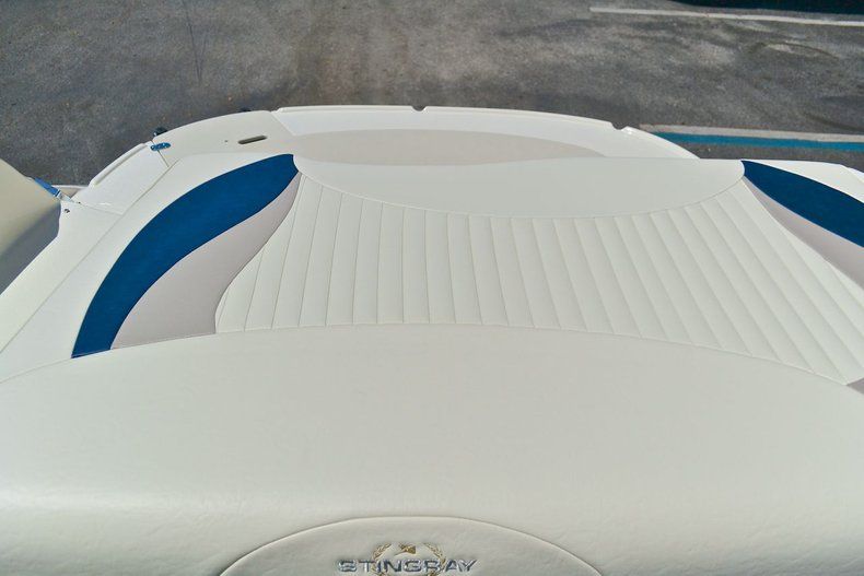 Thumbnail 31 for New 2013 Stingray 215 LR Bowrider boat for sale in West Palm Beach, FL