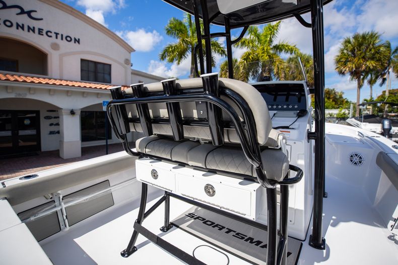 Thumbnail 16 for New 2021 Sportsman Masters 227 Bay Boat boat for sale in Vero Beach, FL