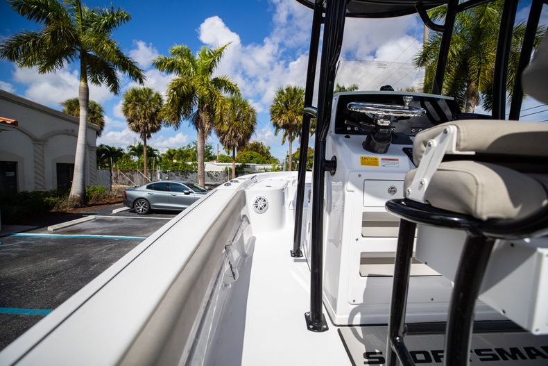 Thumbnail 18 for New 2021 Sportsman Masters 227 Bay Boat boat for sale in Vero Beach, FL