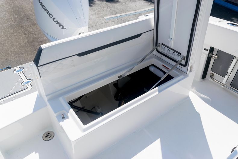 Thumbnail 16 for New 2021 Blackfin 222CC boat for sale in West Palm Beach, FL