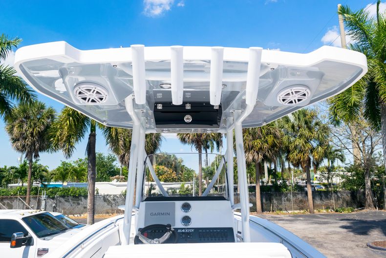 Thumbnail 14 for New 2021 Blackfin 222CC boat for sale in West Palm Beach, FL