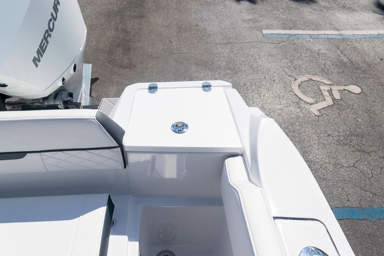 Thumbnail 17 for New 2021 Blackfin 222CC boat for sale in West Palm Beach, FL