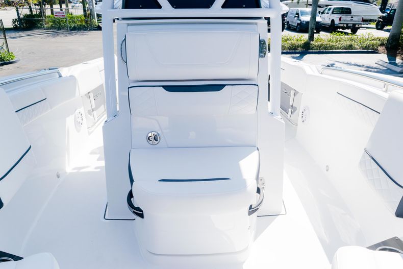 Thumbnail 44 for New 2021 Blackfin 222CC boat for sale in West Palm Beach, FL