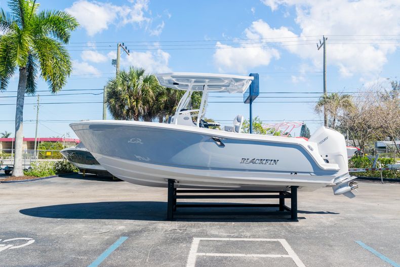 Thumbnail 4 for New 2021 Blackfin 222CC boat for sale in West Palm Beach, FL