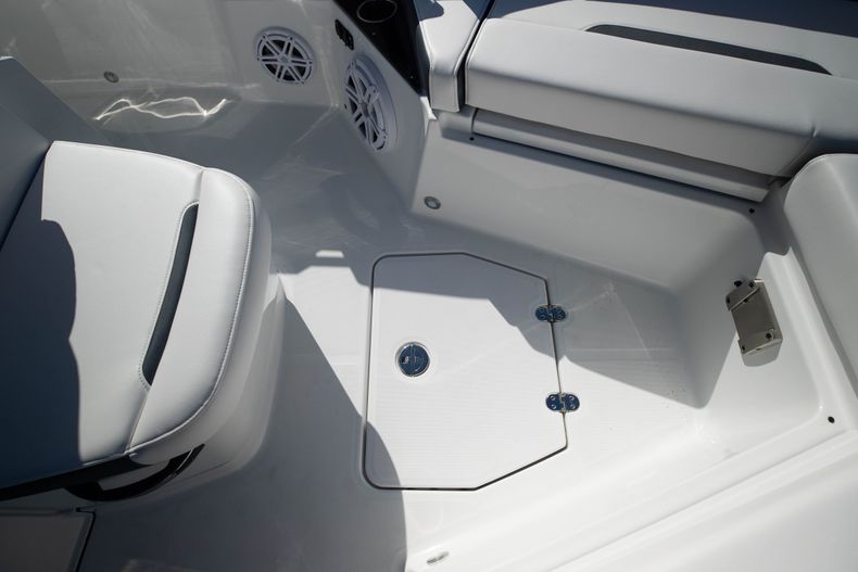 Thumbnail 39 for New 2021 Blackfin 252CC boat for sale in West Palm Beach, FL