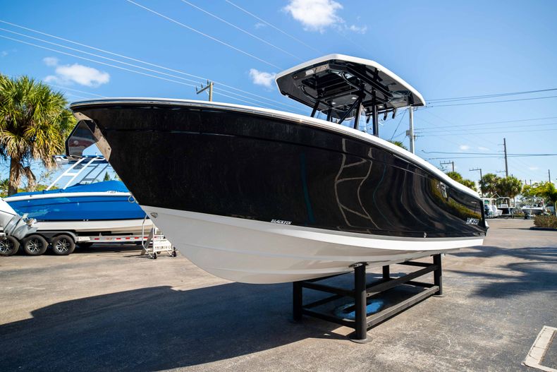 Thumbnail 3 for New 2021 Blackfin 252CC boat for sale in West Palm Beach, FL