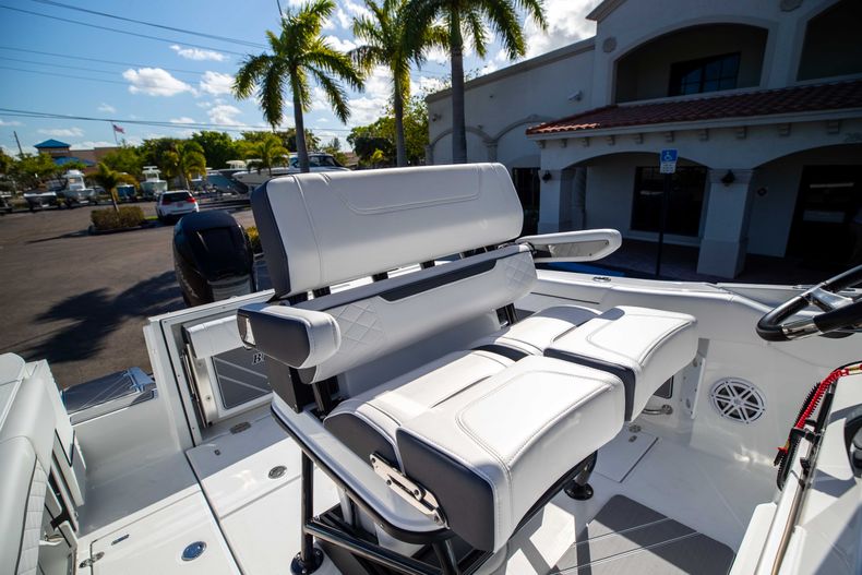 Thumbnail 32 for New 2021 Blackfin 252CC boat for sale in West Palm Beach, FL