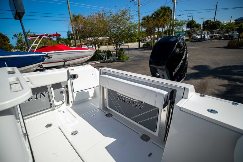 Thumbnail 11 for New 2021 Blackfin 252CC boat for sale in West Palm Beach, FL
