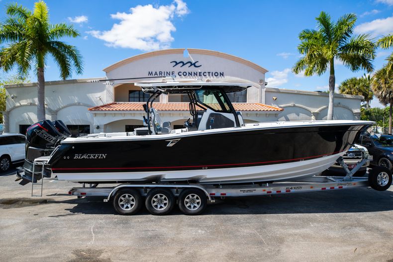 Thumbnail 1 for New 2021 Blackfin 332CC boat for sale in Aventura, FL
