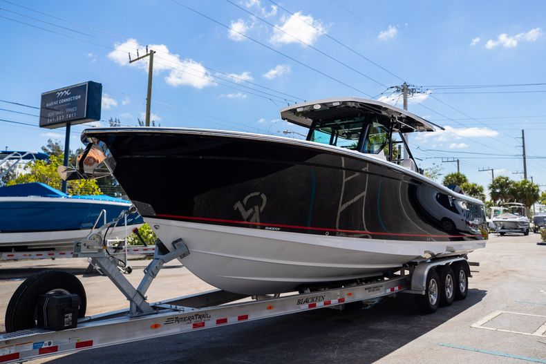 Thumbnail 4 for New 2021 Blackfin 332CC boat for sale in Aventura, FL