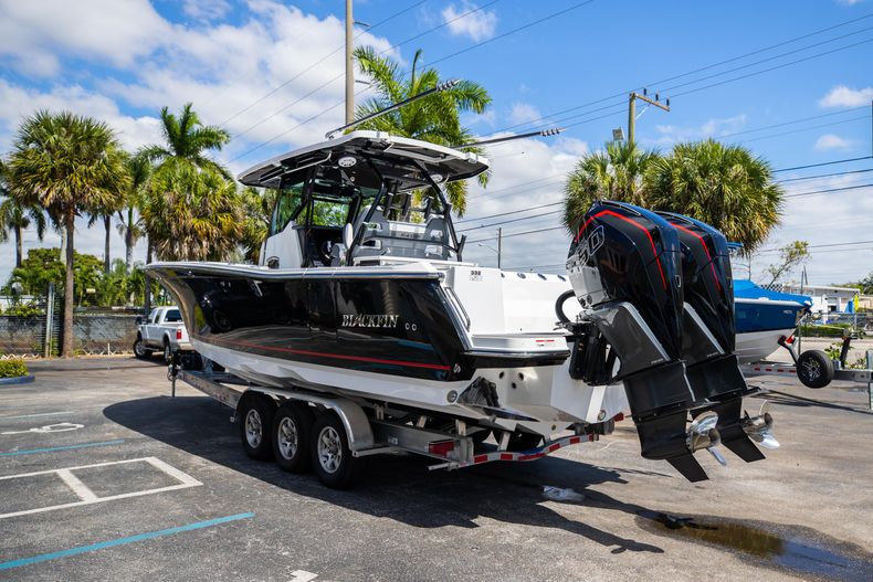 Thumbnail 6 for New 2021 Blackfin 332CC boat for sale in Aventura, FL