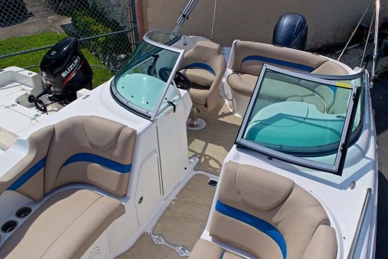 Thumbnail 13 for New 2014 Hurricane SunDeck SD 2000 OB boat for sale in Miami, FL