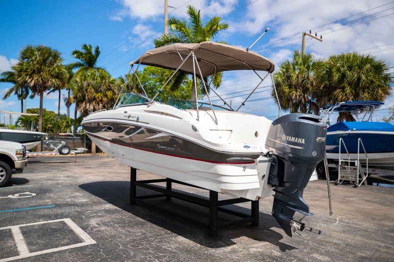 Thumbnail 7 for Used 2014 Hurricane SunDeck SD 2400 OB boat for sale in West Palm Beach, FL