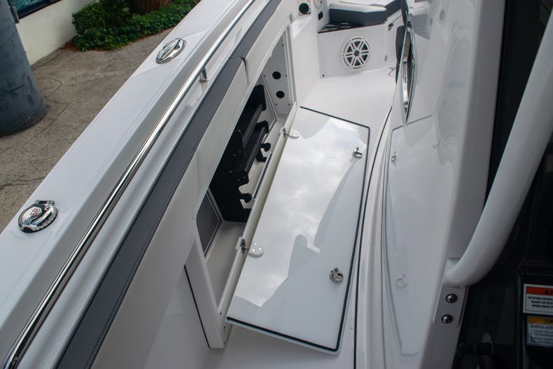 Thumbnail 46 for Used 2020 Blackfin 332CC boat for sale in Fort Lauderdale, FL