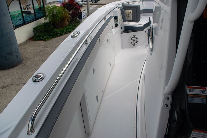 Thumbnail 45 for Used 2020 Blackfin 332CC boat for sale in Fort Lauderdale, FL