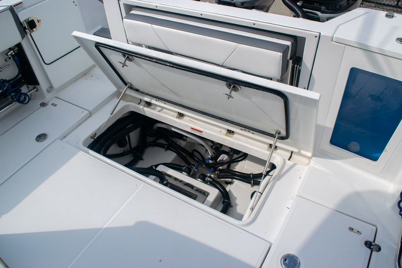 Thumbnail 15 for Used 2020 Blackfin 332CC boat for sale in Fort Lauderdale, FL