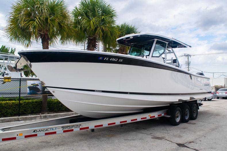 Thumbnail 3 for Used 2020 Blackfin 332CC boat for sale in Fort Lauderdale, FL