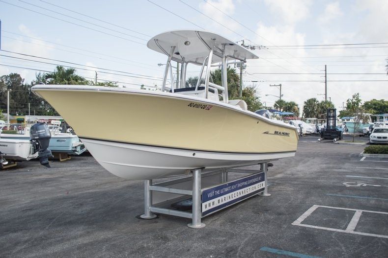 Thumbnail 3 for Used 2013 Sea Hunt 211 Ultra boat for sale in Vero Beach, FL