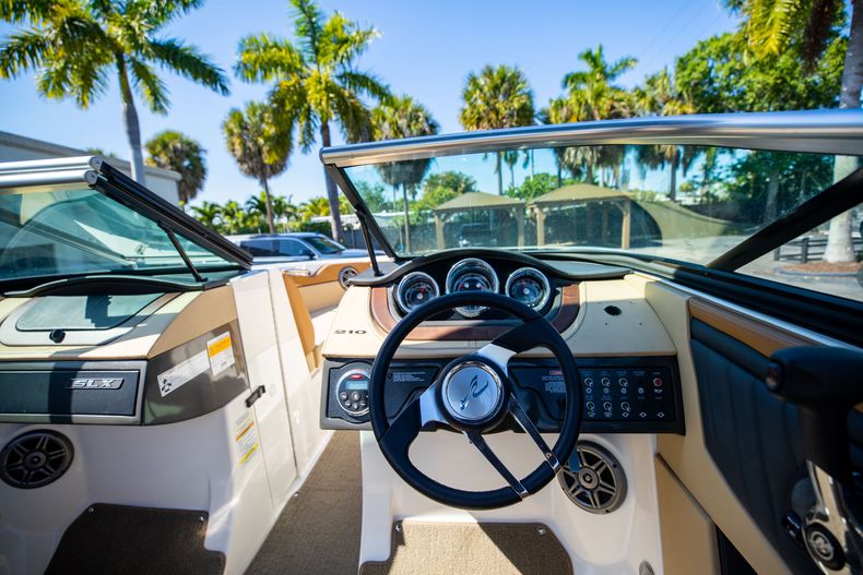 Thumbnail 18 for Used 2015 Sea Ray 210 SLX boat for sale in West Palm Beach, FL