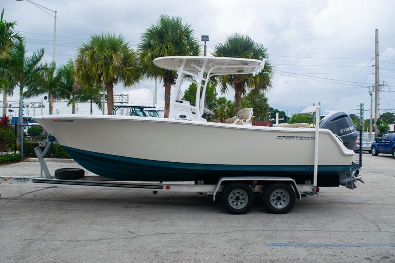 Thumbnail 4 for Used 2016 Sportsman Heritage 231 Center Console boat for sale in Fort Lauderdale, FL