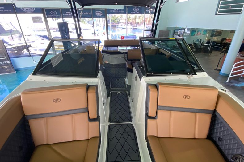 Thumbnail 27 for New 2021 Cobalt R8 boat for sale in West Palm Beach, FL