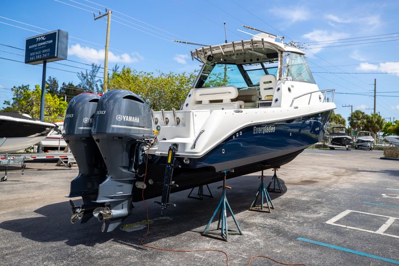 Thumbnail 4 for Used 2009 Everglades 320EX boat for sale in West Palm Beach, FL