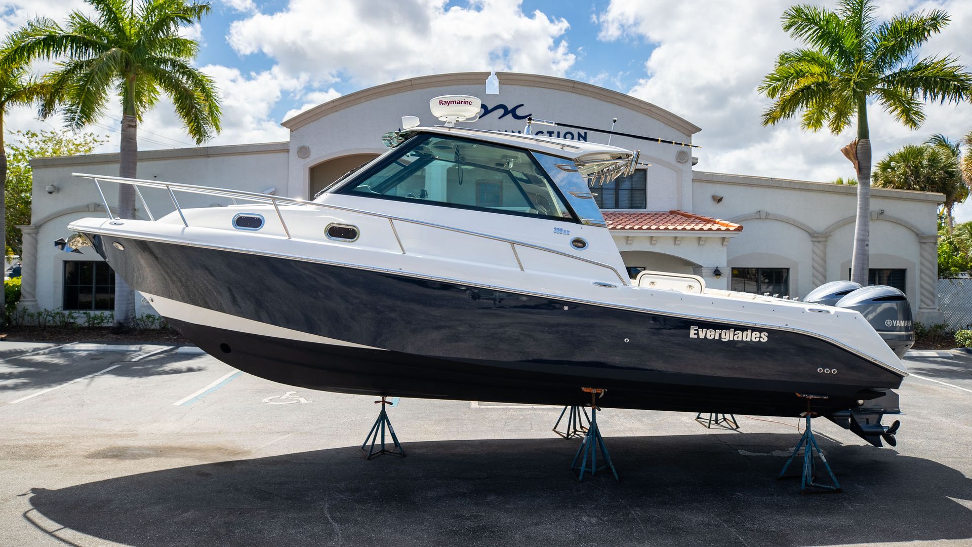 Used 2009 Everglades 320EX #0004 image 1