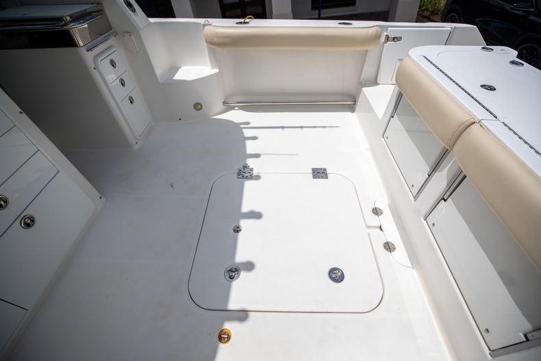 Thumbnail 19 for Used 2009 Everglades 320EX boat for sale in West Palm Beach, FL