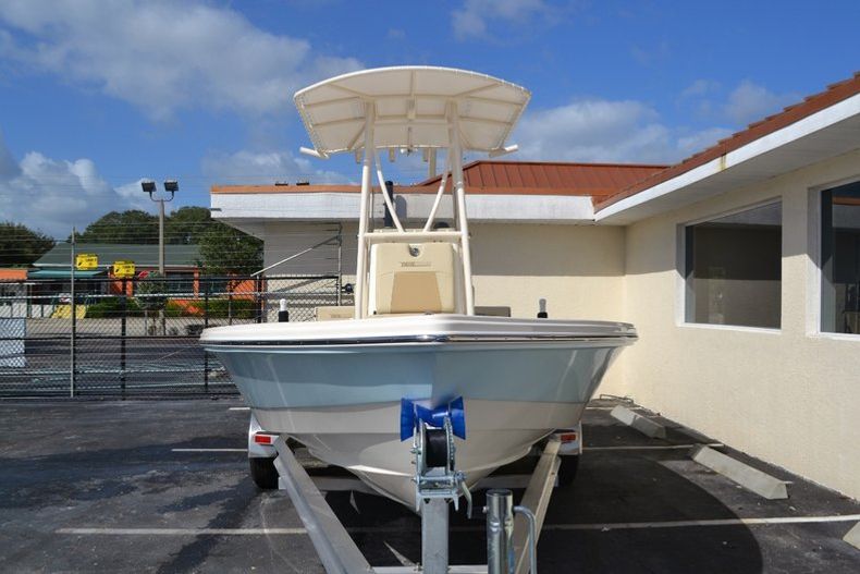 Thumbnail 2 for New 2016 Pathfinder 2200 TRS Bay Boat boat for sale in Vero Beach, FL