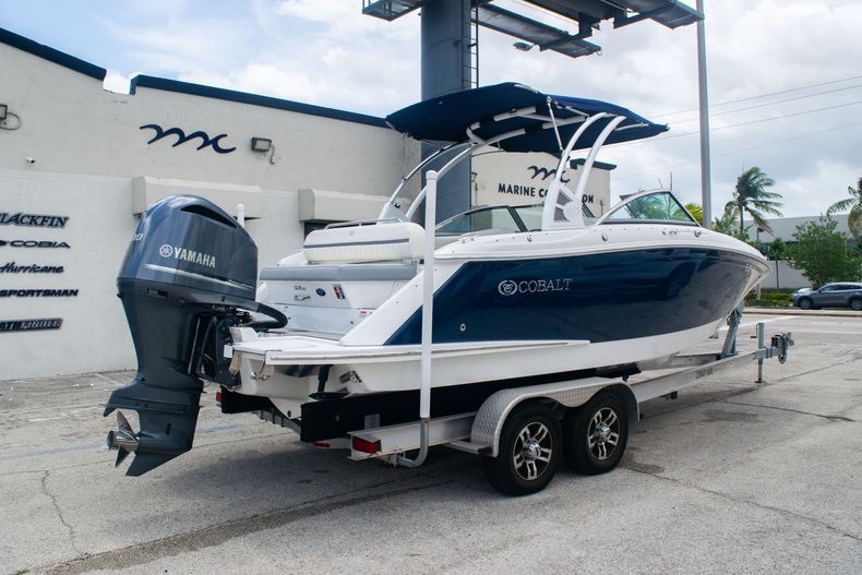 Thumbnail 7 for Used 2018 Cobalt 25SC boat for sale in Fort Lauderdale, FL