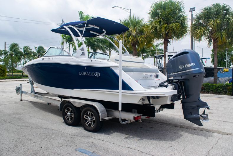Thumbnail 5 for Used 2018 Cobalt 25SC boat for sale in Fort Lauderdale, FL