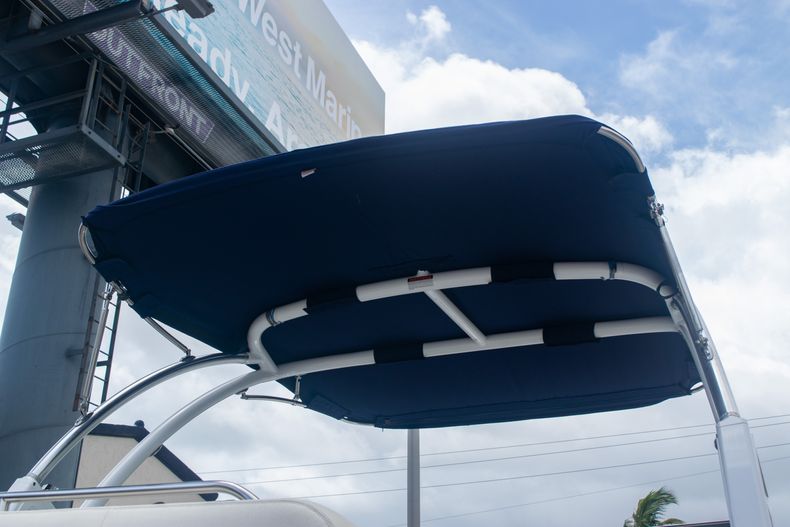 Thumbnail 8 for Used 2018 Cobalt 25SC boat for sale in Fort Lauderdale, FL