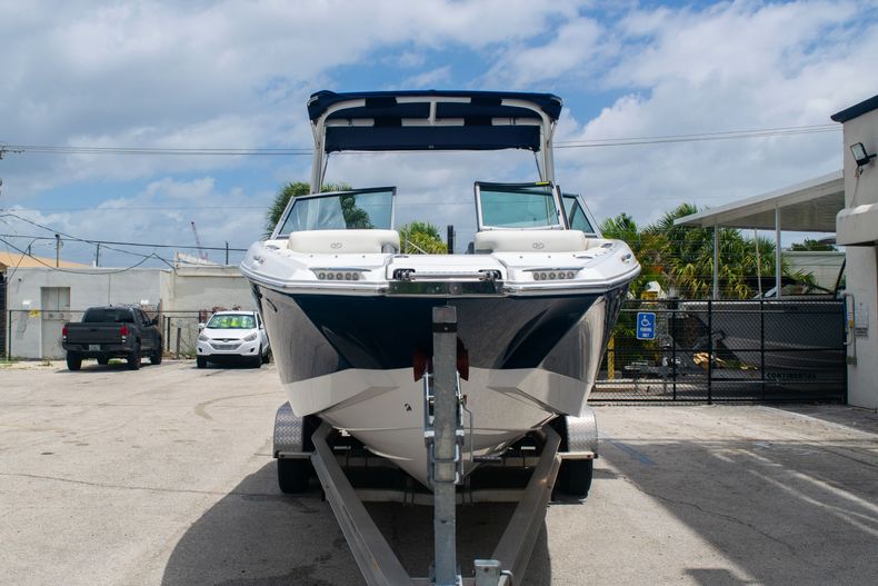 Thumbnail 2 for Used 2018 Cobalt 25SC boat for sale in Fort Lauderdale, FL