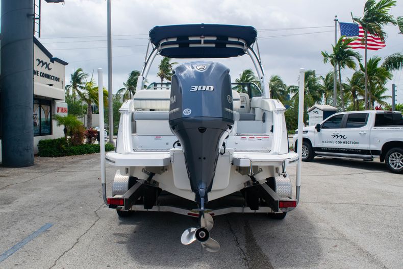 Thumbnail 6 for Used 2018 Cobalt 25SC boat for sale in Fort Lauderdale, FL