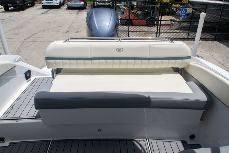 Thumbnail 12 for Used 2018 Cobalt 25SC boat for sale in Fort Lauderdale, FL