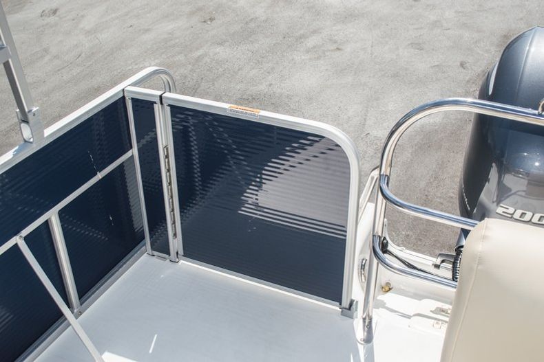 Thumbnail 11 for New 2015 Hurricane FunDeck FD 236 OB boat for sale in West Palm Beach, FL