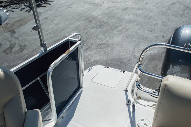 Thumbnail 12 for New 2015 Hurricane FunDeck FD 236 OB boat for sale in West Palm Beach, FL