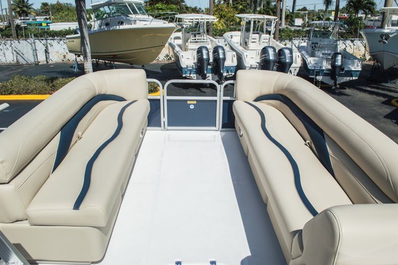 Thumbnail 33 for New 2015 Hurricane FunDeck FD 236 OB boat for sale in West Palm Beach, FL