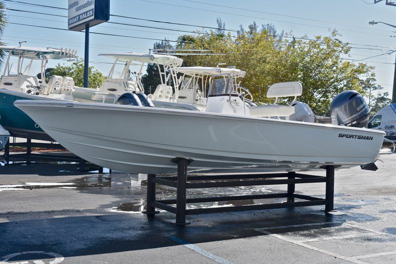 Thumbnail 3 for New 2018 Sportsman 20 Island Bay boat for sale in Miami, FL
