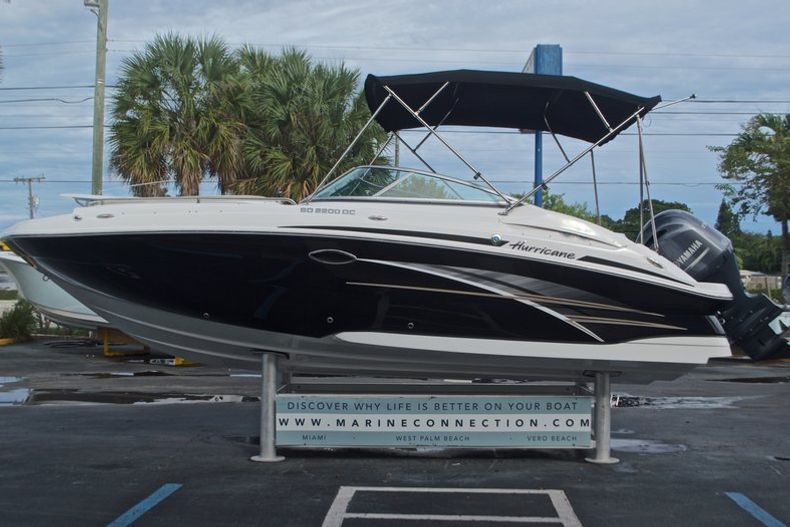 Thumbnail 4 for New 2017 Hurricane SunDeck SD 2200 DC OB boat for sale in West Palm Beach, FL