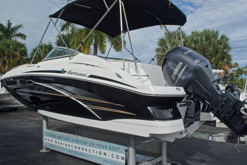 Thumbnail 6 for New 2017 Hurricane SunDeck SD 2200 DC OB boat for sale in West Palm Beach, FL