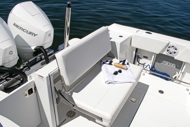 Thumbnail 8 for New 2022 Blackfin 252DC boat for sale in West Palm Beach, FL