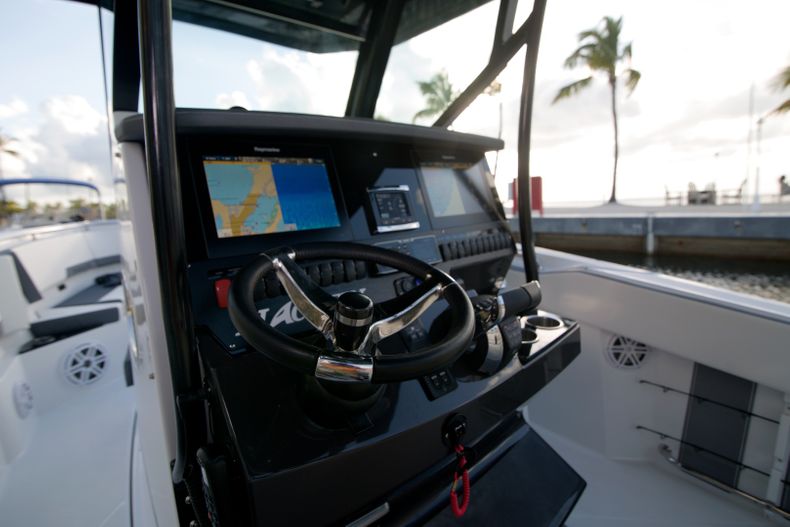 Thumbnail 12 for New 2022 Blackfin 272CC boat for sale in West Palm Beach, FL