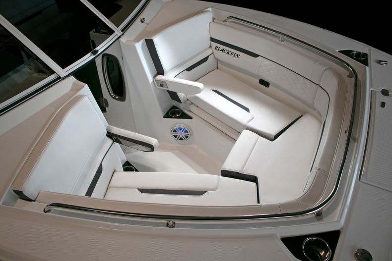 Thumbnail 10 for New 2022 Blackfin 272DC boat for sale in West Palm Beach, FL