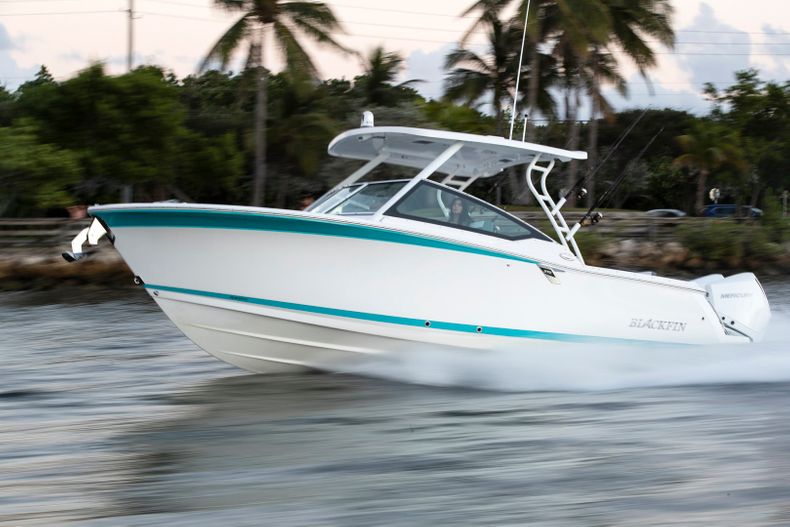 Thumbnail 1 for New 2022 Blackfin 272DC boat for sale in West Palm Beach, FL