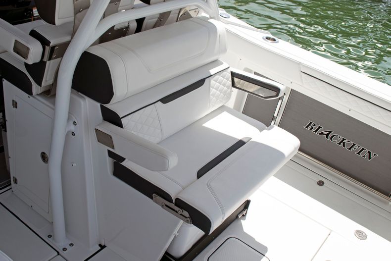 Thumbnail 13 for New 2022 Blackfin 302CC boat for sale in West Palm Beach, FL