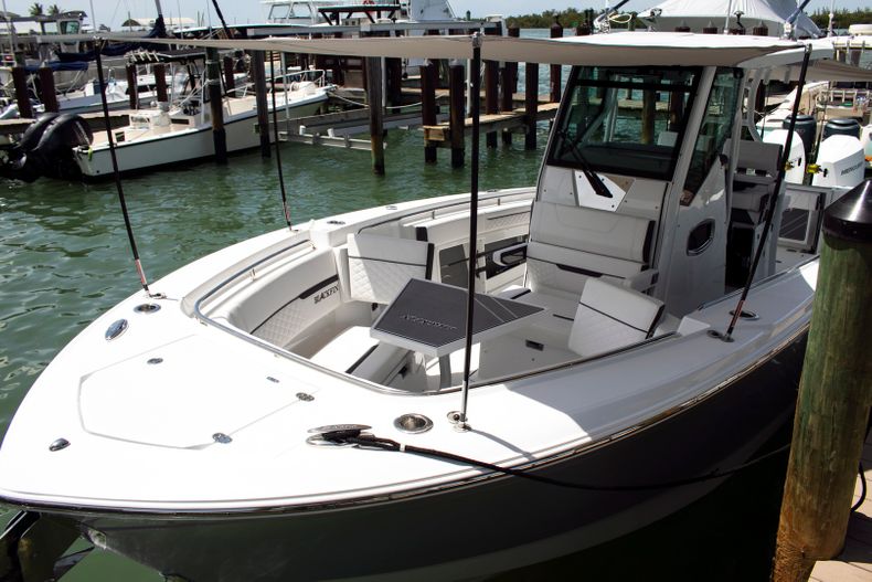 Thumbnail 6 for New 2022 Blackfin 302CC boat for sale in West Palm Beach, FL
