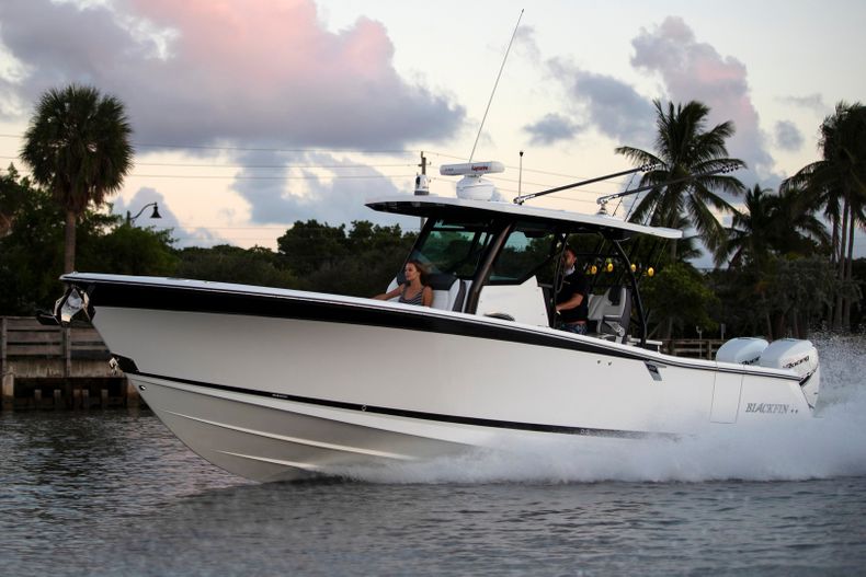 Thumbnail 2 for New 2022 Blackfin 332CC boat for sale in West Palm Beach, FL